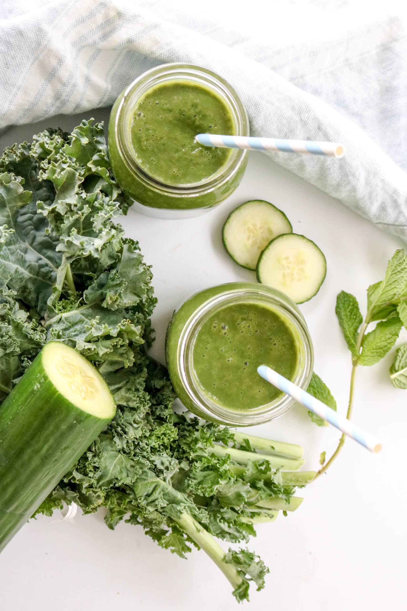 5 Green Juice Recipes for Glowing Skin - Ingredients and preparation for spinach and kale green juice