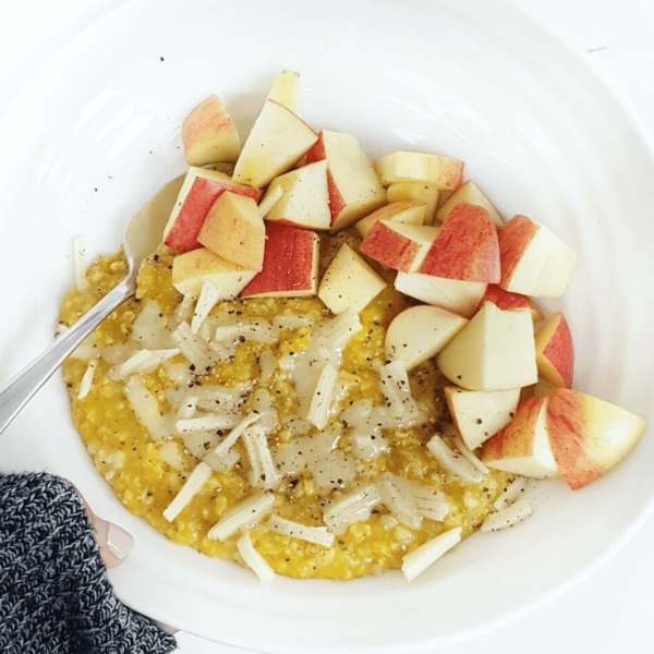 10-Minute Stovetop Golden Oats with Apple￼