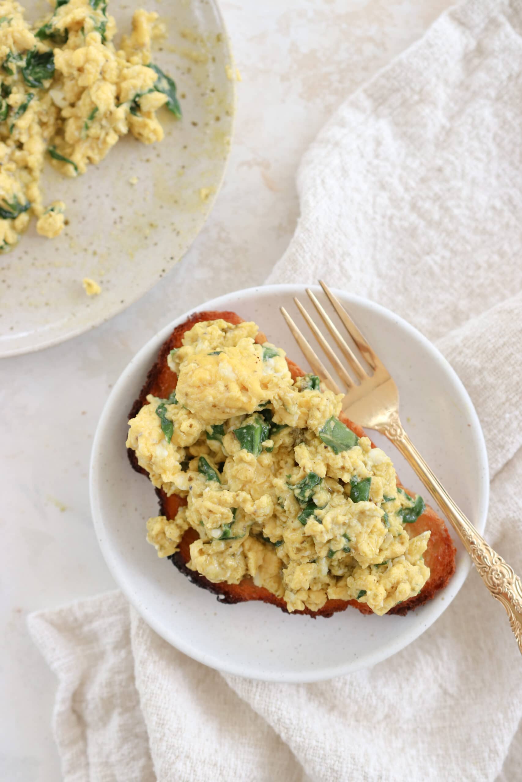 10 Minute Light and Fluffy Scrambled Eggs with Cottage Cheese - Lindsay ...