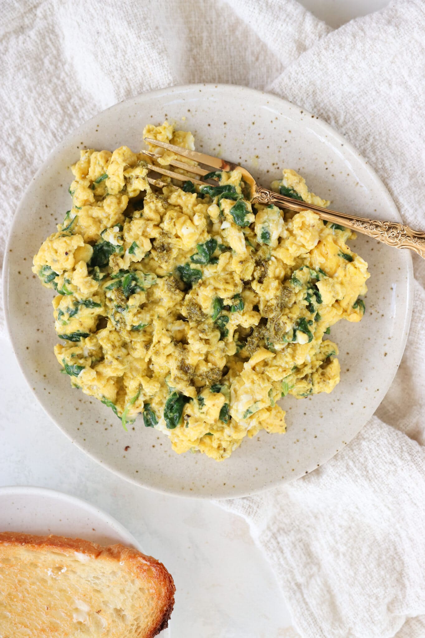 10 Minute Light and Fluffy Scrambled Eggs with Cottage Cheese Lindsay
