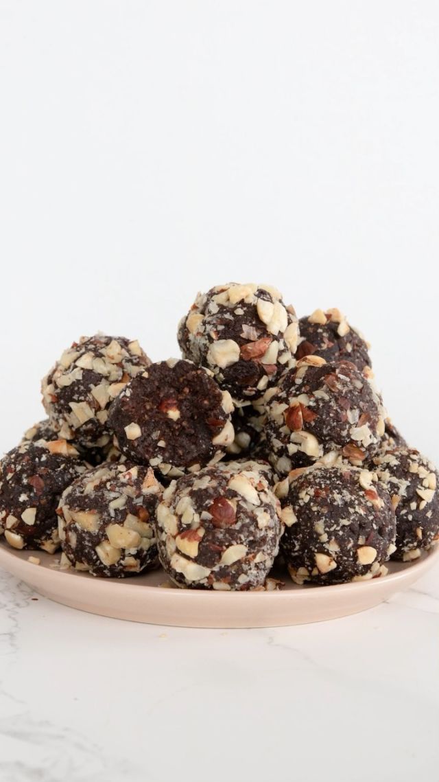 Sammi here… sharing one of my fave road-trip snacks because there’s nothing worse than being hit with hunger when you’re on the road.

These date, hazelnut & chocolate energy balls are perfect for travelling or camping! 

Packed full of protein, fat and fiber (love the PFF combo), these will keep you feeling full between meals (or gas stations) and taste exactly like a Ferrero Rocher.

We’ve just updated the recipe with new pics and more useful info on the blog today! 

Head to lindsaypleskot.com/healthy-ferrero-rocher-energy-truffles or search Ferrero Rocher for this 4-ingredient, 10-minute recipe!

#makefoodfeelgood #PFFcombo
.
.
.
.
.
#snackideas #snacksmart #snackhealthy #balancedsnack #balancedsnacks #toddlersnacks #dietitianmom #dietitiansofinstagram #dietitiansofig #sugarcravings #highfiber #snackrecipes #momrecipe #energyballs #energybites #energyball #blissballs #blissballsrecipe #energyballsnacks #energyballrecipe