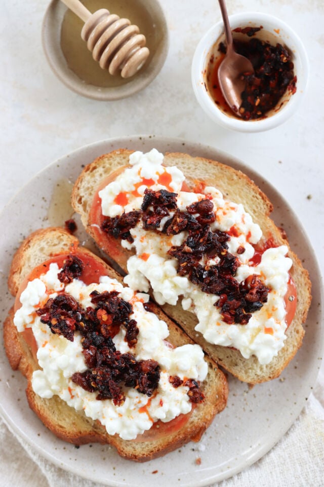 Looking for a quick and easy 5 minute breakfast? Follow @lindsaypleskot.rd for more easy & nourishing recipes.⁣

Cottage cheese definitely had a moment as a "diet food" but it has always been a favorite of mine. It's an instant, affordable, delicious (big salt girl here) protein, and so versatile!

I can't get enough of this latest combo.

What you need: 
🍞 Toast (I like rustic sourdough)
🍅 Tomato
🧀 Cottage cheese
🌶️ Chili crisp oil
🍯 Honey (optional)
🧂 Salt and pepper

Head to lindsaypleskot.com/cottage-cheese-toast or search "cottage cheese toast" for this super quick and easy brekky or snack (plus some tasty ways to kick it up a notch).

What's your favorite toast topping??

#makefoodfeelgood