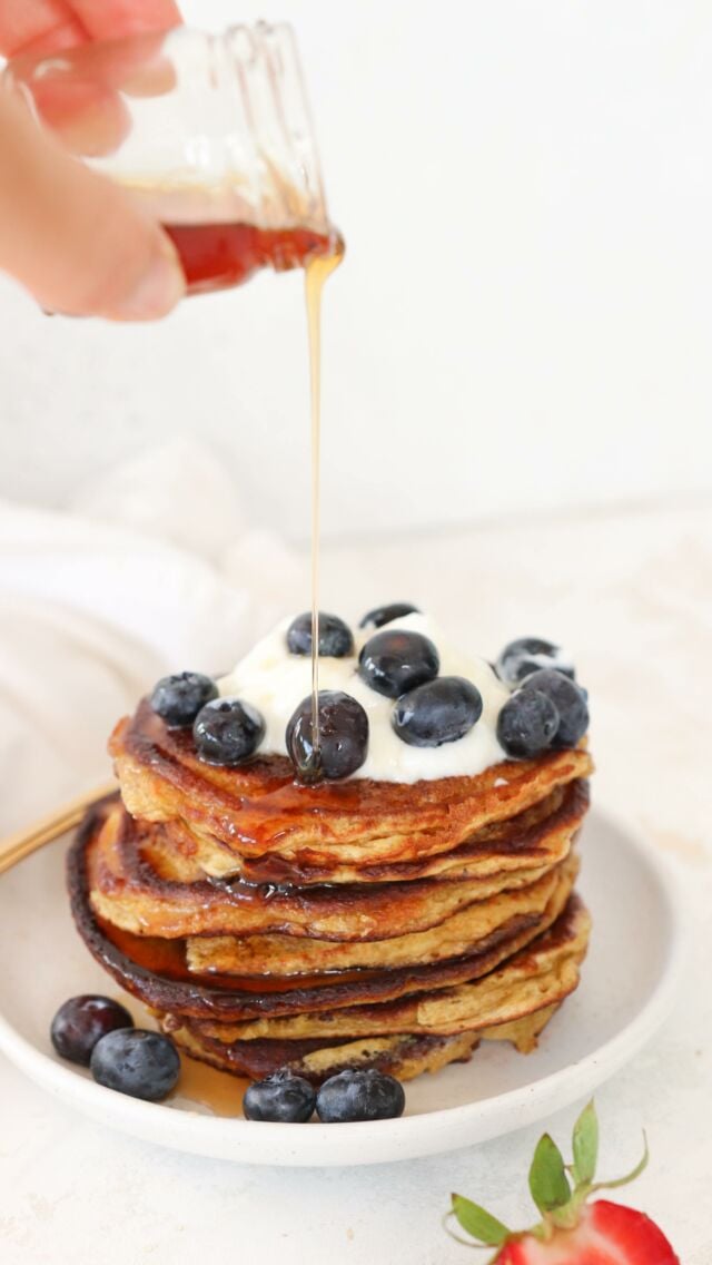 💥5 INGREDIENT PROTEIN PACKED BLENDER PANCAKES. Follow @lindsaypleskot.rd for more easy prep ahead recipes.
⠀⠀⠀⠀⠀⠀⠀⠀⠀
These pancakes are so satisfying! And the best part they require only 5 ingredients that can be throw in the blender and ready to cook! 
⠀⠀⠀⠀⠀⠀⠀⠀⠀
What you’ll need

— 1 cup quick oats
— 1 cup cottage cheese
— 2 eggs
— 1 Tbsp honey
— 1 tsp baking soda
— 1/4 tsp cinnamon
⠀⠀⠀⠀⠀⠀⠀⠀⠀

✨ Comment “pancake” and I’ll send the recipe right to your DMs! Or find the full recipe on lindsaypleskot.com. Just search “cottage cheese pancakes”. 
⠀⠀⠀⠀⠀⠀⠀⠀⠀

Would you try these?! 

#makefoodfeelgood #cottagecheesepancakes #mealpreplife