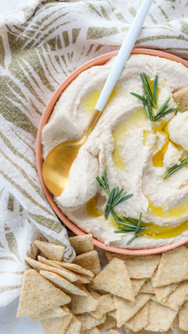 💥 EASY PROTEIN & FIBER PACKED WHITE BEAN DIP 

You guys have been asking for more snacks, particularly protein and fiber packed snacks so here you go! 

I loooove a good dip ( let’s be honest, the veggies/crackers etc. are just the vehicle right?!) and white bean dip is where it’s at IMO! 

✨PROTEIN PACKED to balance blood sugars and keep you energized longer! 

✨FIBER RICH to support gut health and help you feel full 

✨PLANT POWERED cause they’re one of my fave things to ADD to my plate (hi antioxidants!)

 ✨MEAL PREP friendly to set you up with snacks for the week! 

👇🏼Comment “cannellini” and I’ll send the recipe right to you! Have you ever tried white bean dip?! 

#mealpreplife #mealprepsnacks #proteinsnacks #highfibre #intuitiveeating dietitian