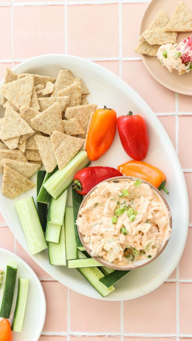 💥 10 MINUTE BUFFALO CHICKEN SALAD

Follow @lindsaypleskot.rd for more easy and delish dietitian recipes!

You need to make this! 

It comes together so quick and makes the most delicious protein packed lunch or snack to be enjoyed all week! 

✨CHICKEN - I used rotisserie chicken cause who doesn’t love a good kitchen hack?! So good in this!

✨GREEK YOGURT makes the creamiest base and adds another 20 ish grams protein per cup! (I also added a dollop of may to balance it 
  out!)

✨CELERY - adds the perfect crunch while givine you a dose of daily greens (fibre, vitamin C, and other goods!) 

I love it with crackers and/or fresh veggies for a snack or tossed into a wrap, sandwich or even hot in a quesedilla for an easy balanced lunch! 

COMMENT “buffalo” and I’ll send it right over!! 👇🏽 

Who’s gonna make this one!? 

PS– if you’re not a hot sauce fam just skip the buffalo sauce! I like apple or dried cranberry added to this version! xo