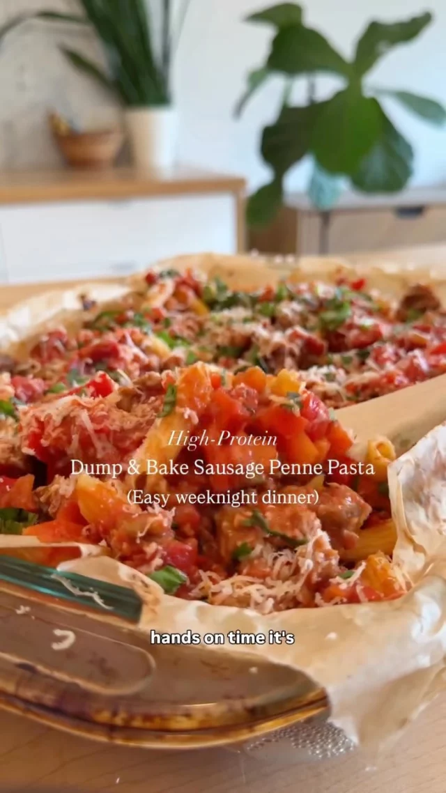 HIGH-PROTEIN DUMP & BAKE SAUSAGE PENNE PASTA 🤩. Yes, just dump everything into the baking dish and pop it in the oven (raw pasta noodles included!). My mom has made this insanely delicious sausage penne pasta as far back as I can remember and it's always been one of my faves. I wanted to create a version with all the flavour, but as quick and easy as possible and this turned out soo good! 

✨ Comment "Recipe" and I'll send it right to you with option to save to your email!

Or google "lindsay pleskot dump & bake pasta"

Ingredients:

190g (about 2 cups) High protein penne, uncooked 
500g italian sausage, casing removed (I used chicken sausage) 
1 28oz can diced tomatoes, liquid drained
1 650 ml jar Marinara sauce
½ cup chicken stock 
2 red bell peppers, diced 
2 cloves fresh garlic, minced
¾ tsp salt
¼ tsp black pepper
1 tsp Italian seasoning 
Freshly grated parmesan cheese, for serving
1 bunch basil, roughly chopped, for serving
Chili flakes, for serving (optional)

Enjoy!!!

 

Easy weeknight dinner | high protein pasta | baked pasta | kid-approved food | healthy pasta

https://www.lindsaypleskot.com/high-protein-sausage-penne-pasta-bake/